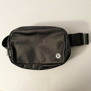 NWT Lululemon everywhere belt bag